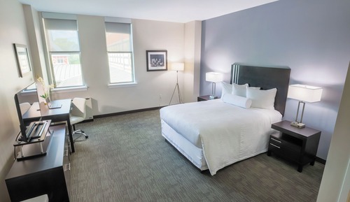 Room, 1 Queen Bed, Accessible Bathtub, Executive Level