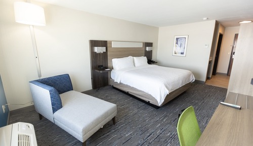 Standard Room, 1 King Bed