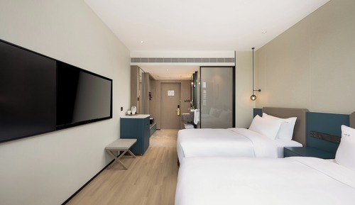 Standard Room, 2 Twin Beds (East Wing)