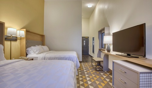 Standard Room, 2 Queen Beds, Pool Access