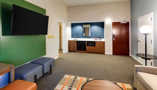 Suite, 1 King Bed with Sofa bed, Accessible