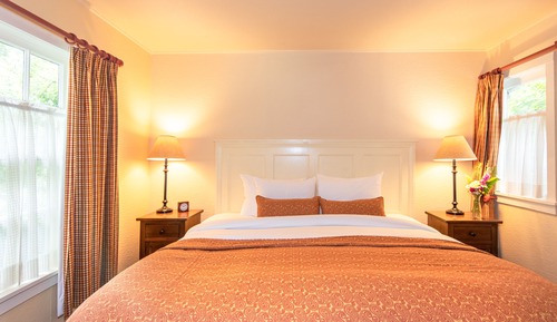 Post Cottage Up to 2 Person Occupancy - English Breakfast