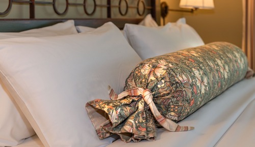 Hillside Suite Up to 2 Person Occupancy - English Breakfast