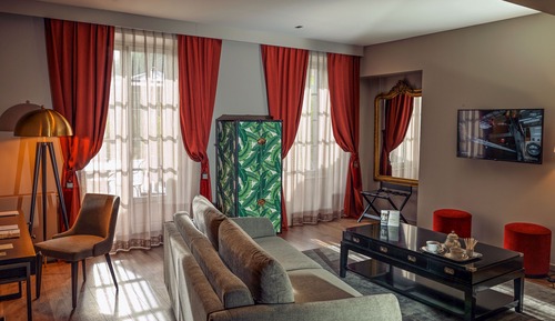 Signature Suite