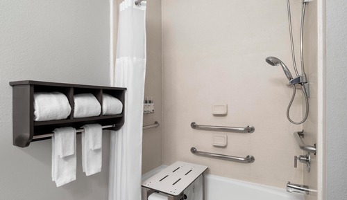 Standard Room, 2 Queen Beds, Accessible Bathtub