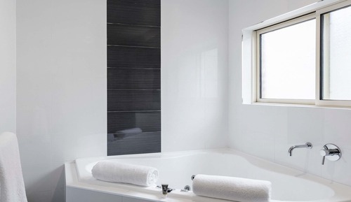 Privilege, Room, 1 King Bed, Jetted Tub