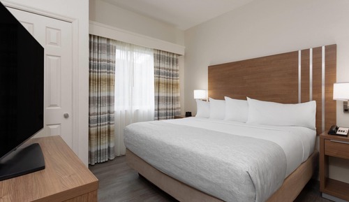 Suite, 1 King Bed, Non Smoking (Walk-in Shower)