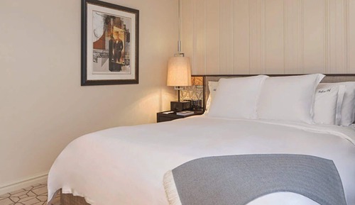 Signature Suite (Lincoln)