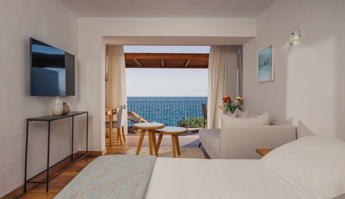 Club Junior Suite (Seafront View)