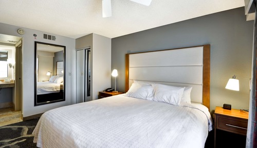 Suite, 2 Bedrooms, Accessible, Bathtub (1 King Bed, 2 Double Beds)
