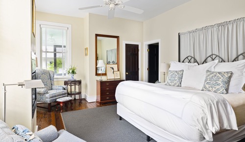 Room 16, King Room (The Cottage)