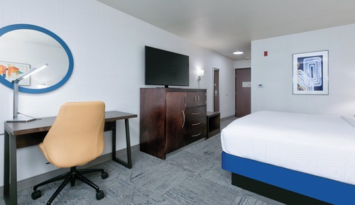 Standard Room, 1 King Bed, Mobility Accessible (Mobility, Roll-In Shower)