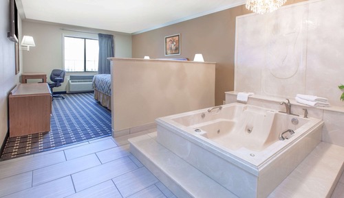 Suite, 1 Queen Bed, Non Smoking