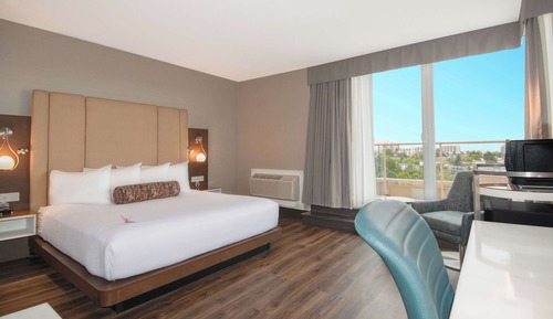 Premium Room, 1 King Bed (Coast Premium King)
