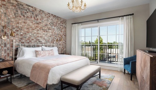 Signature Room, 1 King Bed (The Piccolo at Paso Robles Inn)