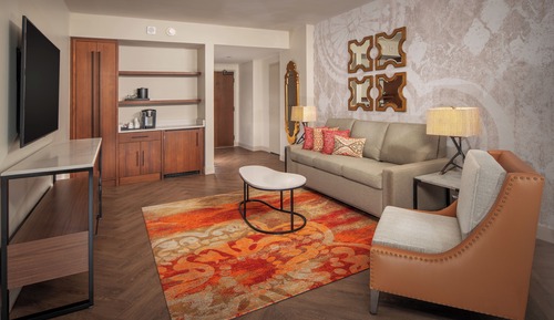 Tower - Deluxe Suite - Club Access