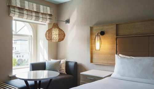 Classic Room, 1 King Bed (Mobility Accessible, Roll-In Shower)