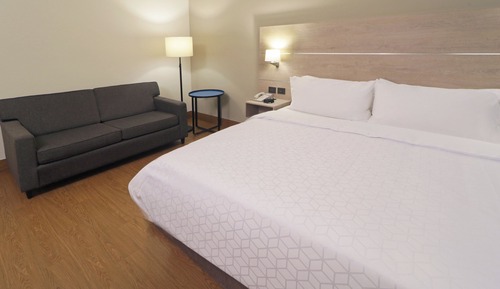 Standard Room, 1 King Bed, Accessible