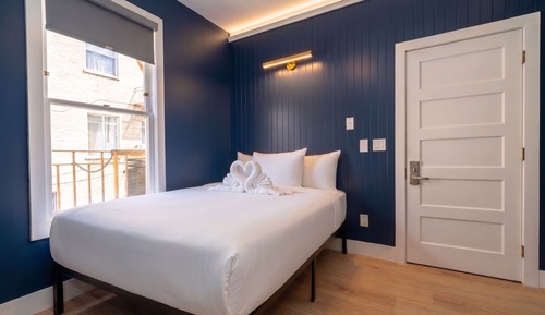 Standard Room, 1 Queen Bed, Private Bathroom