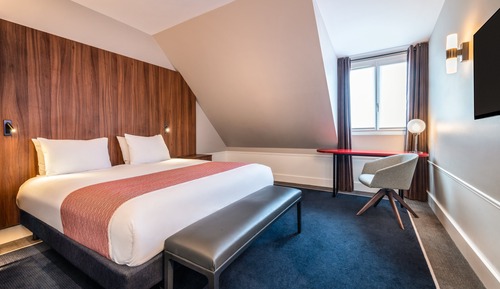 Suite, 1 King Bed with Sofa bed, City View