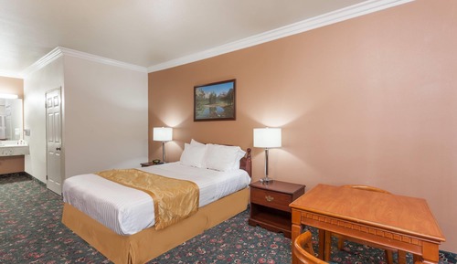 Room, 1 Queen Bed, Accessible, Non Smoking (Mobility/Hearing Impaired)