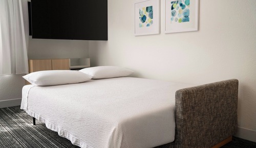Suite, 2 Bedrooms (Mobility/Hearing Accessible, Tub)