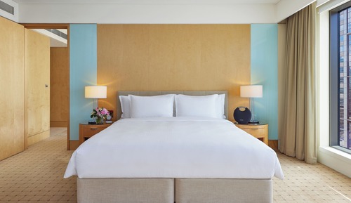 Deluxe Suite (Club Access)