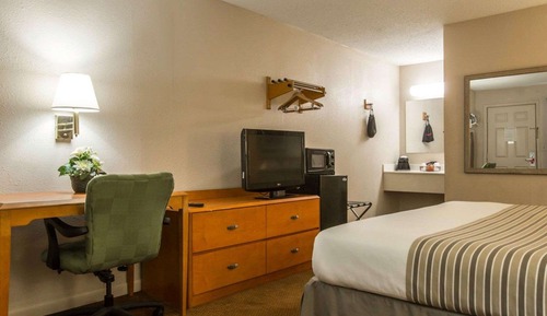 Standard Room, 1 King Bed, Smoking