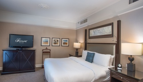 Deluxe Room, 1 King Bed, City View