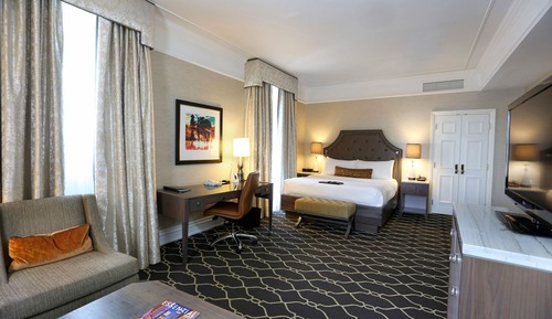 Signature Room, 1 King Bed
