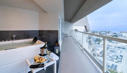 Suite, 1 King Bed (Sunset)