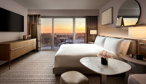 Century Plaza Suite, 1 Bedroom, 1 King Bed