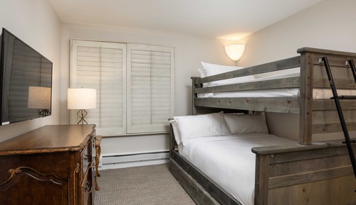 Signature Condo, Fireplace (Montaneros 410)