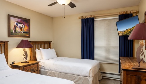Signature Condo, Fireplace (Montaneros 312)