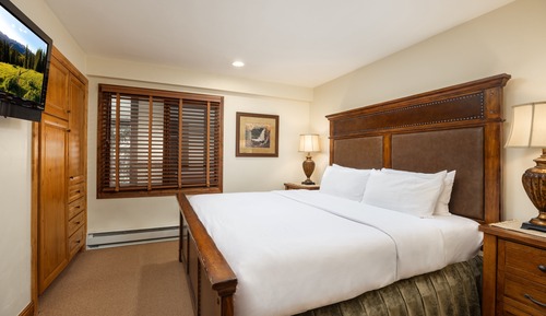 Signature Condo, Fireplace (Montaneros 420)