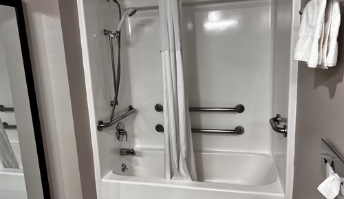 Accessible King Room with Tub