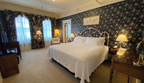 Suite, 1 King Bed (Historic King)