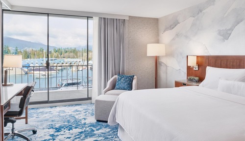 Deluxe Room, 1 King Bed, Mountain View