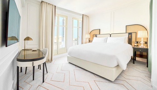 Classic Room, 1 King Bed, Balcony, City View