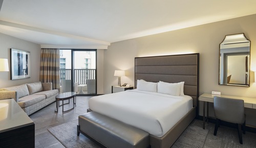 Suite, 1 King Bed with Sofa bed, Partial Ocean View