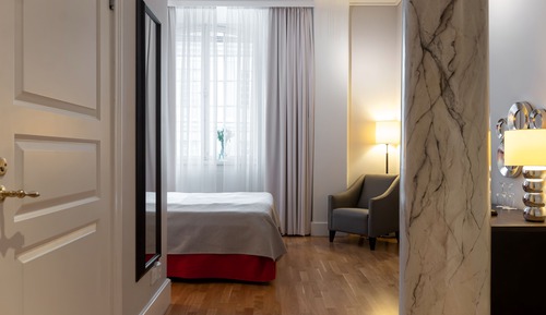 Standard Room (Queen)