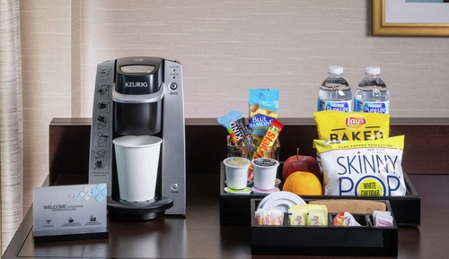 Room, 1 King Bed (Drinks & Snacks)