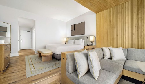 Room, 1 King Bed, Pool View