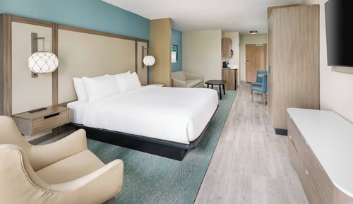 Suite, 1 King Bed with Sofa bed, Hearing Accessible, Pool View