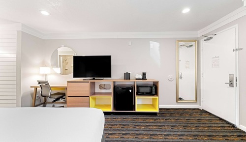 Standard Room, 1 King Bed, Non Smoking
