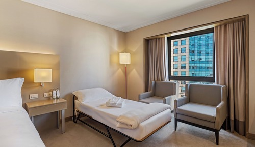 Room, 2 Twin Beds, Roll-in Shower (Communication/Mobility)