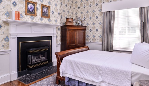 Room, 1 Queen Bed, Fireplace