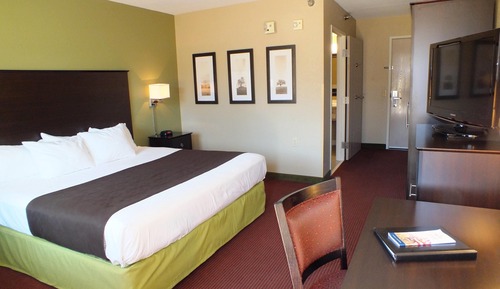 Deluxe Room, 1 King Bed, Accessible, Non Smoking