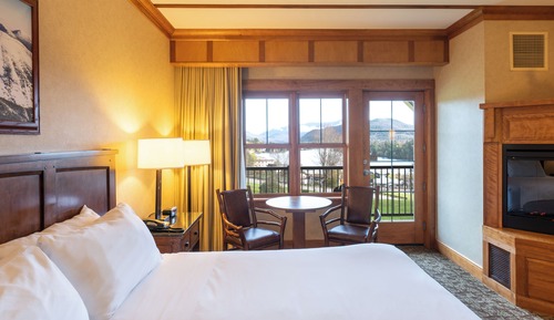 Premium Room, 1 King Bed, Fireplace, Lake View