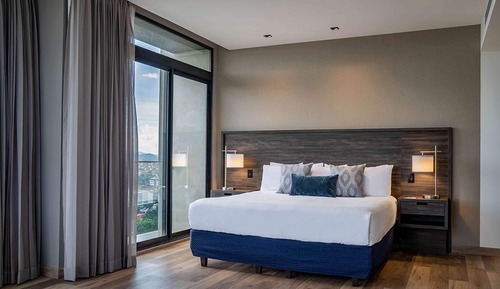 1 King Bed, One Bedroom